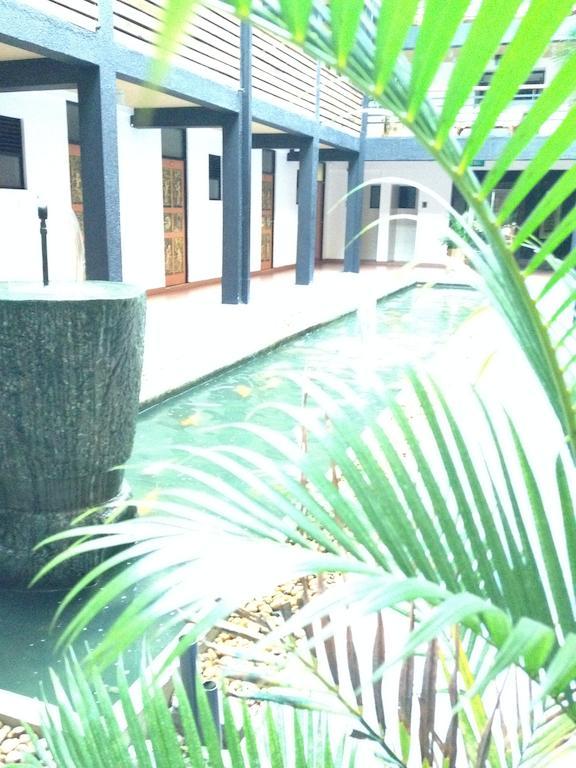 The Sovereign Hotel Colombo Esterno foto