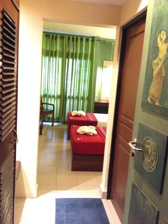 The Sovereign Hotel Colombo Esterno foto