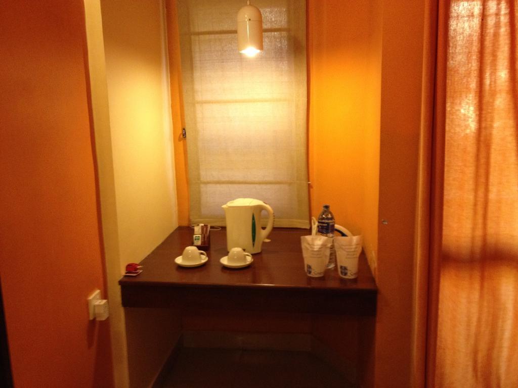 The Sovereign Hotel Colombo Esterno foto