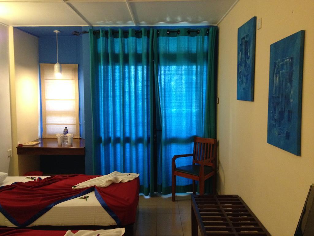 The Sovereign Hotel Colombo Esterno foto